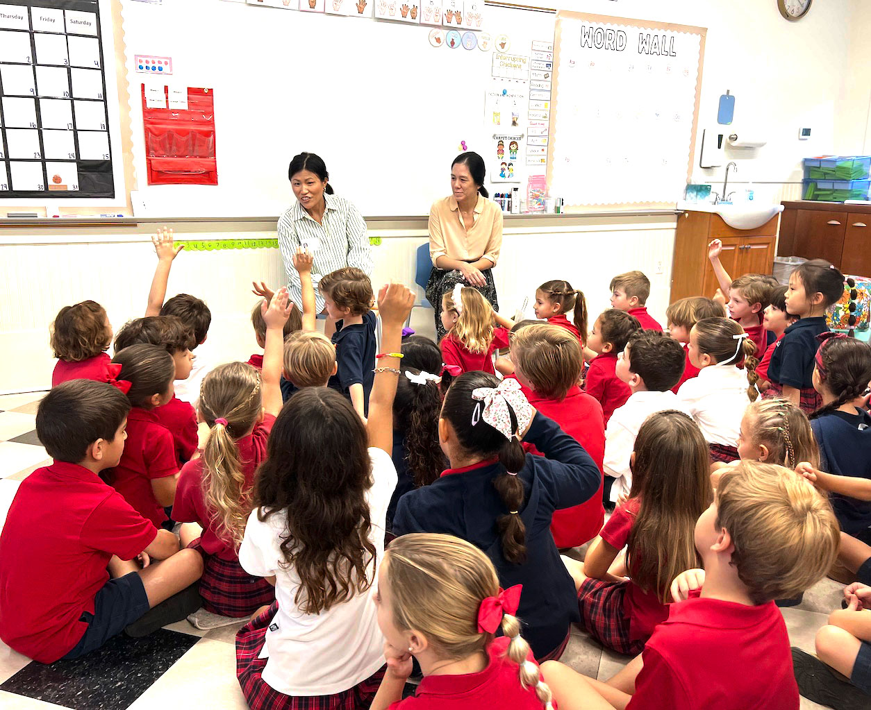 3 little girls looking at botanical projects