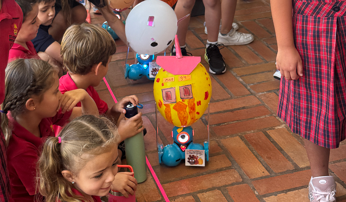 Students with Dash robots and parade floats