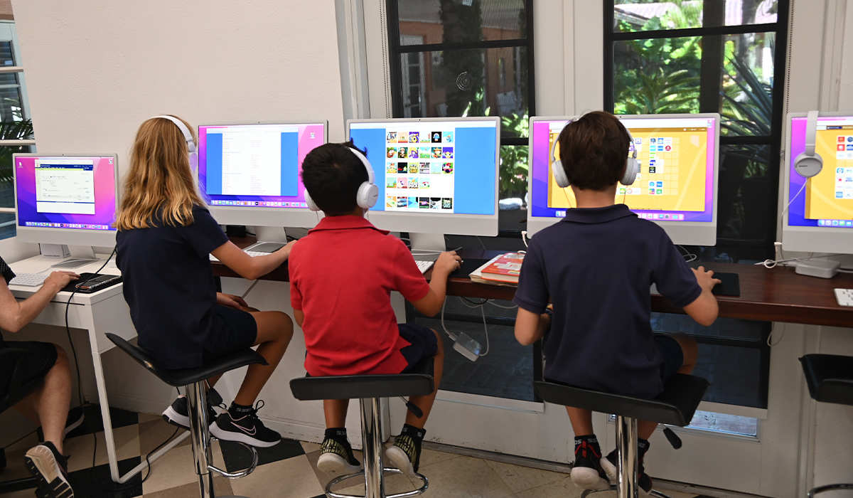 Students working at the computer lab